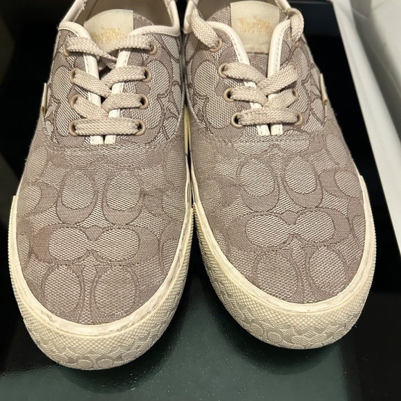 Coach Tennis - Picture 2 of 3